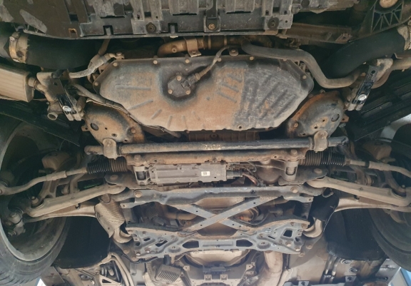 Unterfahrschutz für Motor der Marke Audi A8