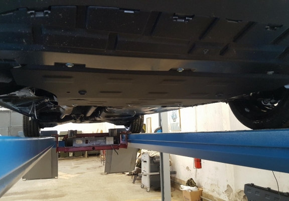 Unterfahrschutz für Motor der Marke Mercedes Viano W447, 2.2 D, 4x4