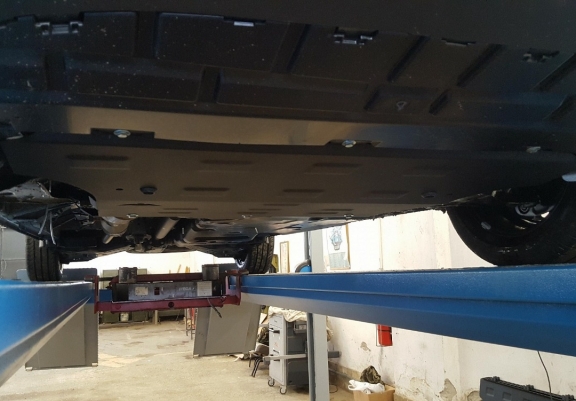 Unterfahrschutz für Motor der Marke Mercedes Viano W447, 2.2 D, 4x4