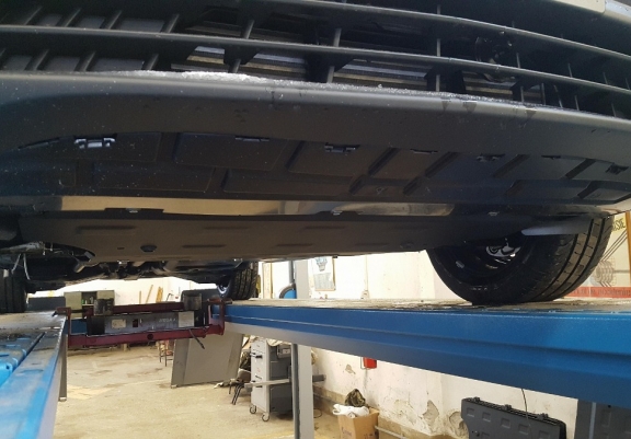 Aluminium Unterfahrschutz für Motor der Marke Mercedes Vito W447